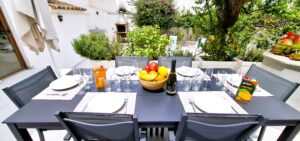 terraza con mesa